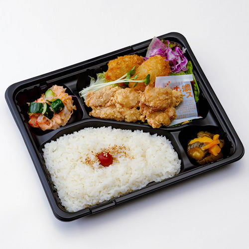 A.カキフライとからあげ弁当
