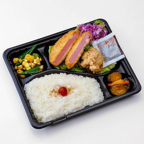 A.ハムカツとからあげ弁当