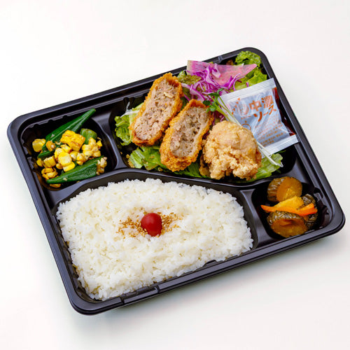 A.メンチカツとからあげ弁当