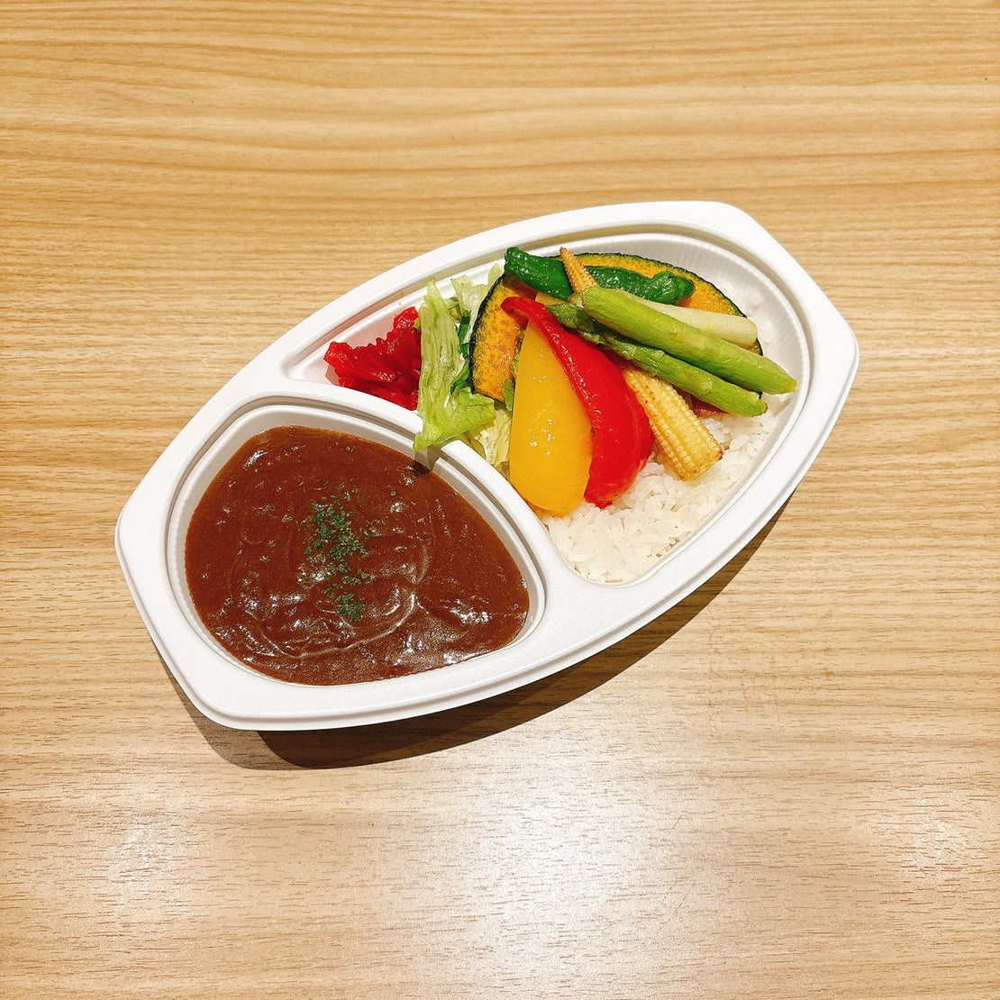 C.季節野菜の彩りカレー