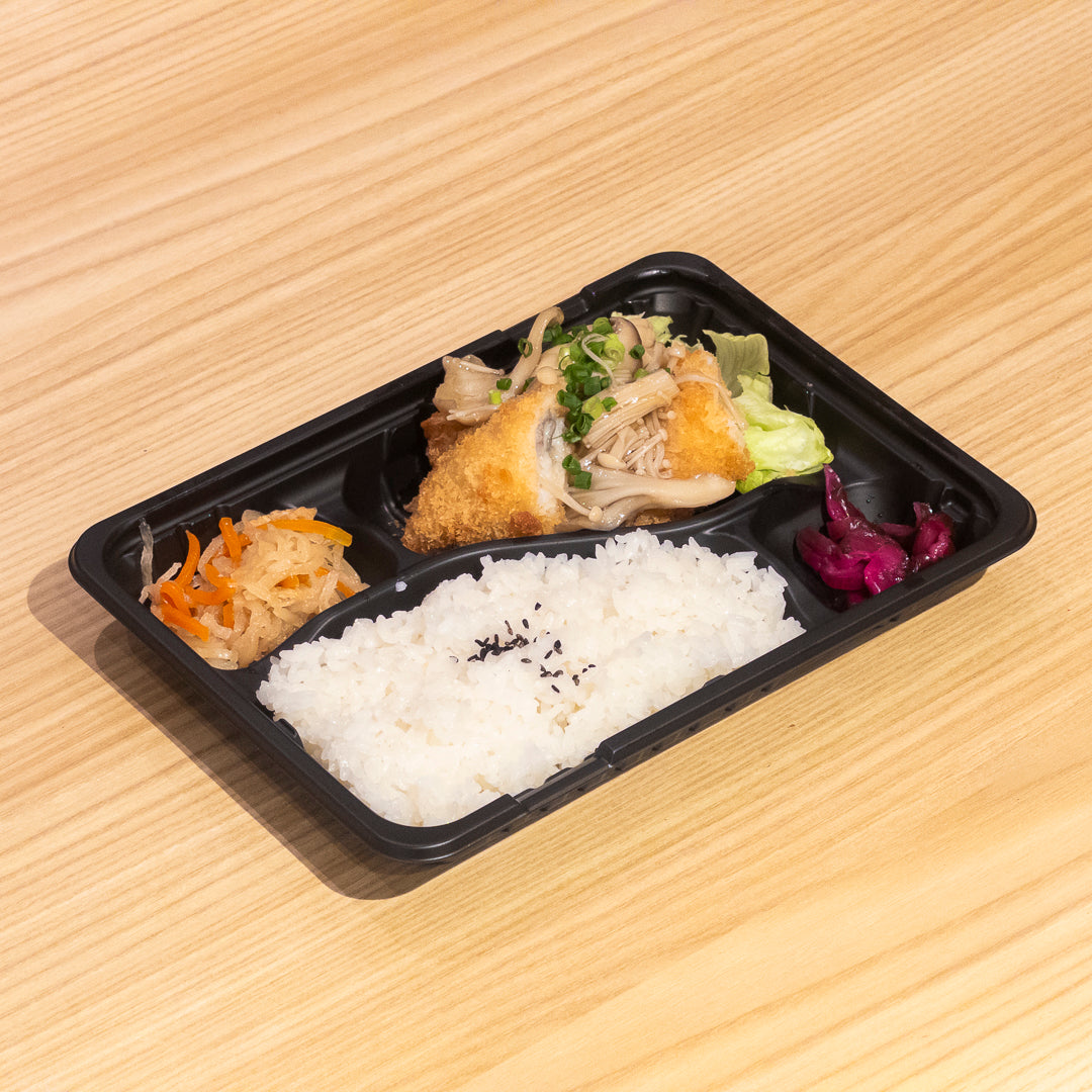 B.白身魚フライきのこ餡掛け弁当